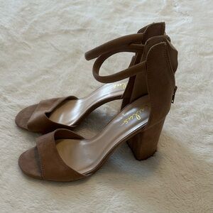 Lulus Loop Heel | Size 9